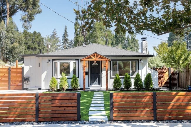 Building Photo - 381 McKendry Dr