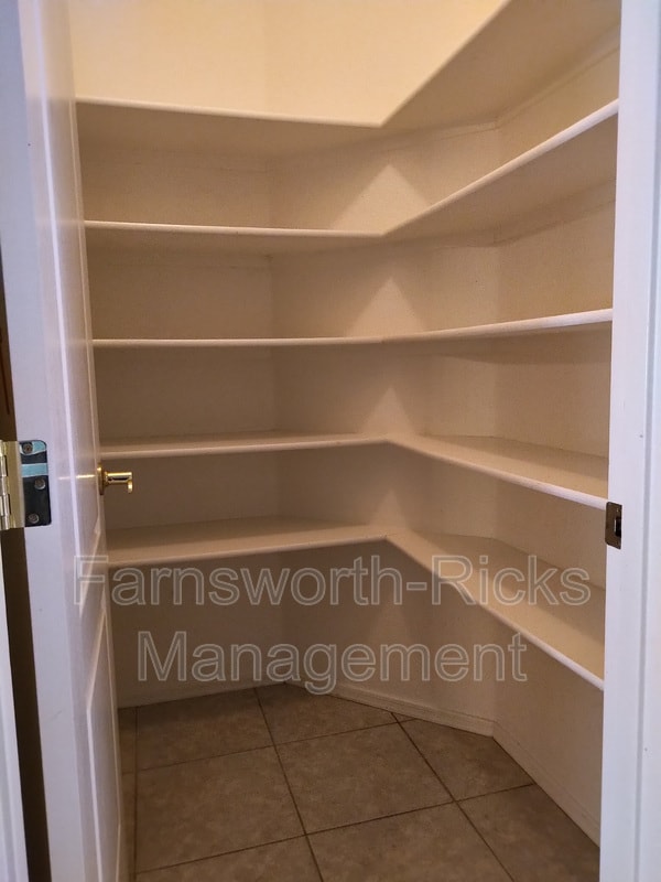 Building Photo - 1154 E Locust Dr