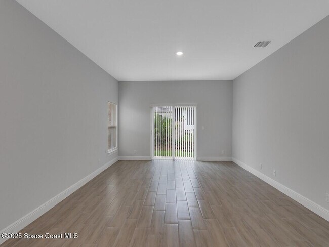 Building Photo - 2505 87th Ave