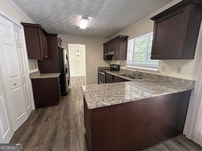 Building Photo - 4800 Streamside Dr
