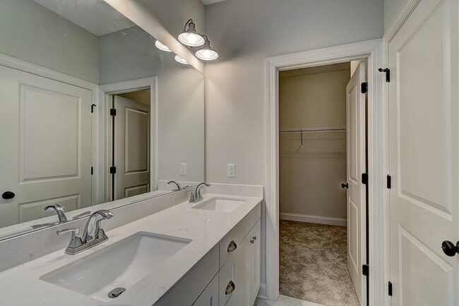 Building Photo - 248 Delview Dr