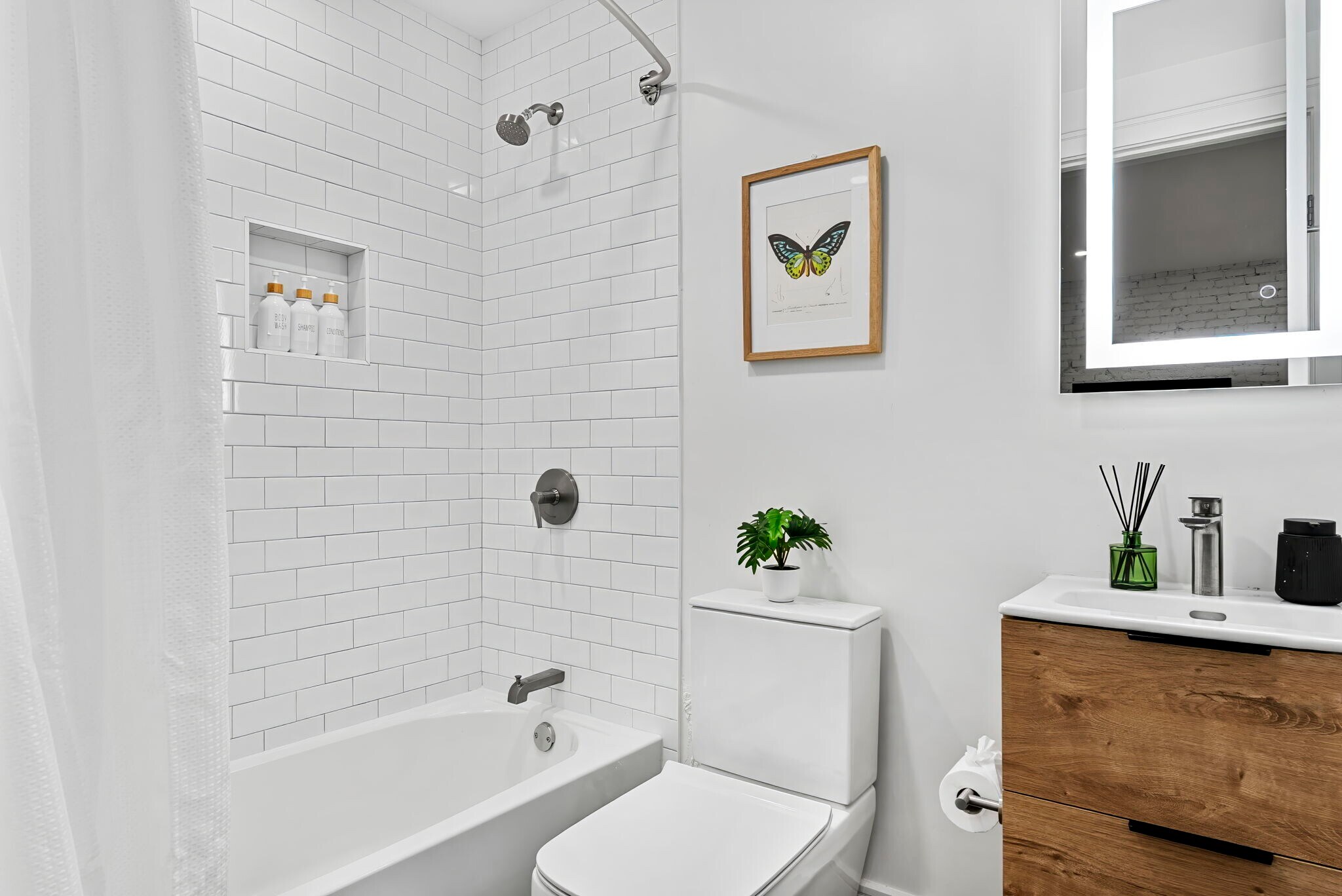 Building Photo - 1566 Beacon St