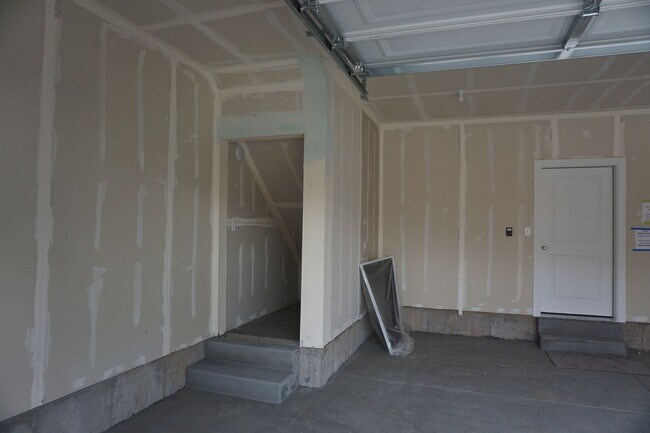 Building Photo - Layton Townhome 3 Bed 2.5 Bath