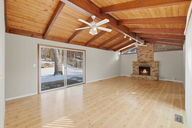 Building Photo - 5611 S Quincy St