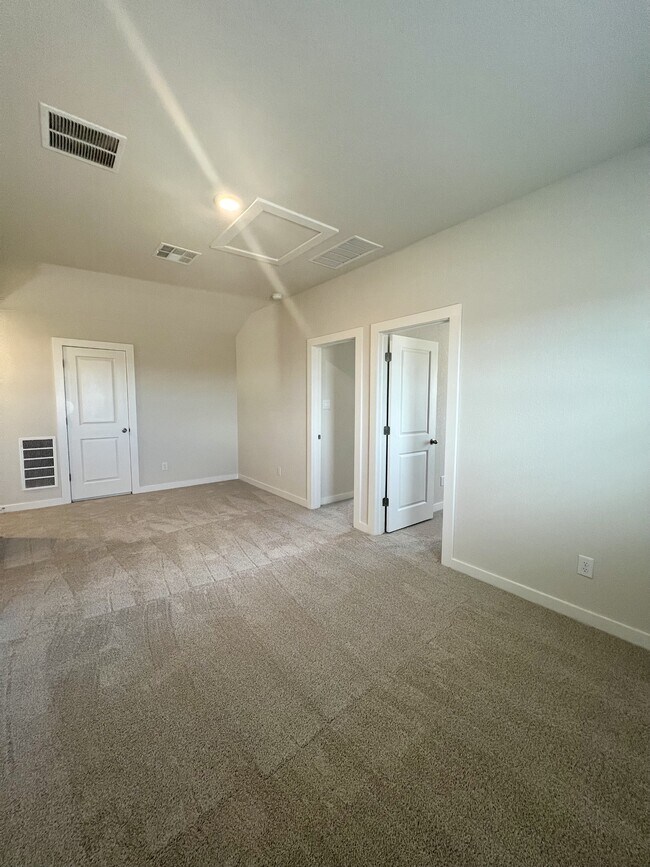 Building Photo - 14438 Inspiration Pt