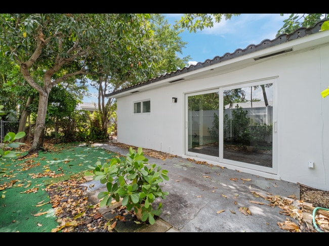 Building Photo - 2133 NE 56th Ct