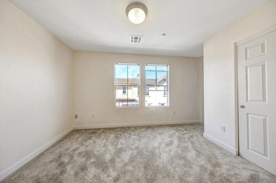 Building Photo - 1583 Sumac Pl