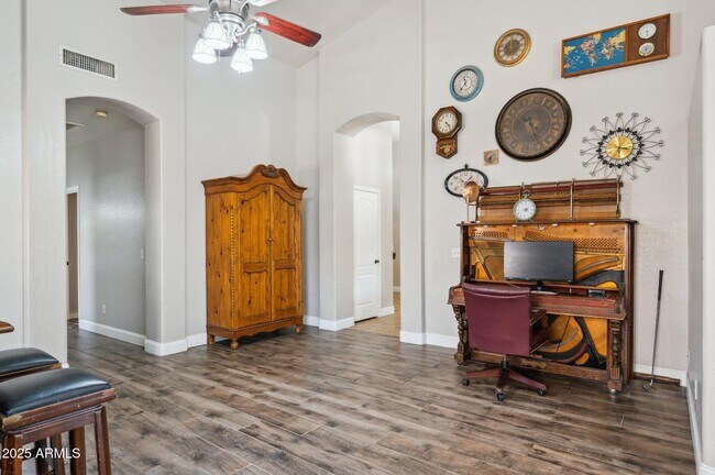 Building Photo - 758 S Lagoon Dr