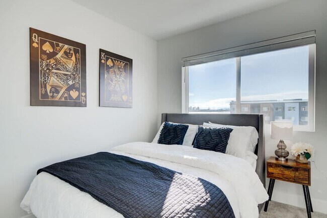 Building Photo - 5242 Fallon St