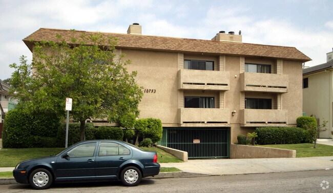 Building Photo - 10753-10755 Lawler St