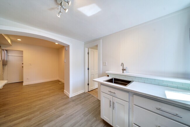 Building Photo - 2528 W 23rd Ave