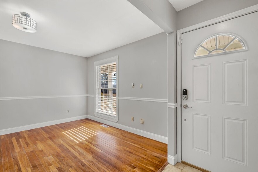 Building Photo - 1449 Coachway Ln