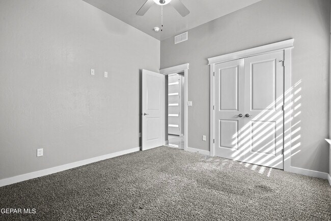 Building Photo - 2801 Tierra Garden Dr