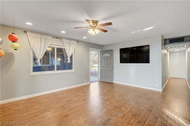 Building Photo - 4044 Pepe Cir