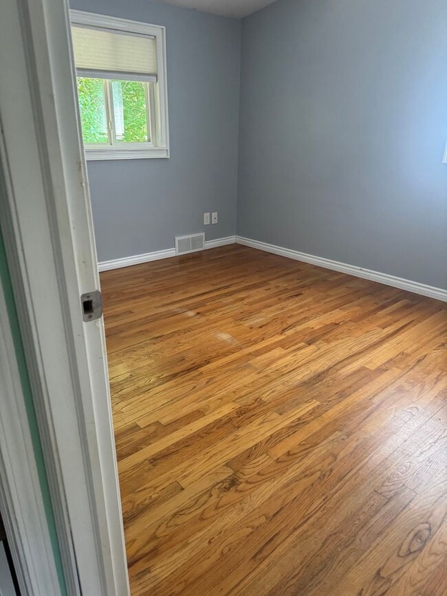 Building Photo - COMING SOON! 3 BEDROOM NORTHVILLE HOUSE FO...