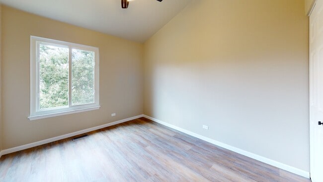 Building Photo - 1913 Barnhill Dr