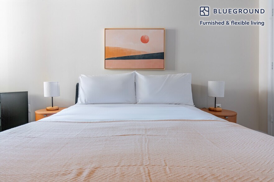 Building Photo - 3900 Fairfax Dr