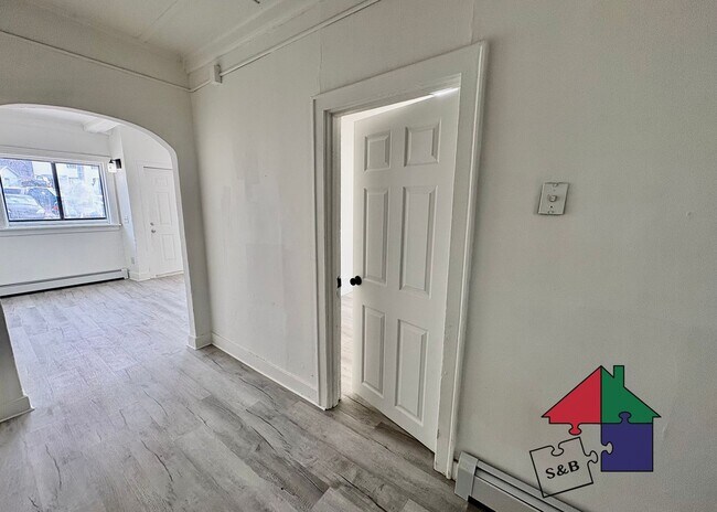 Building Photo - 94 Malletts Bay Ave