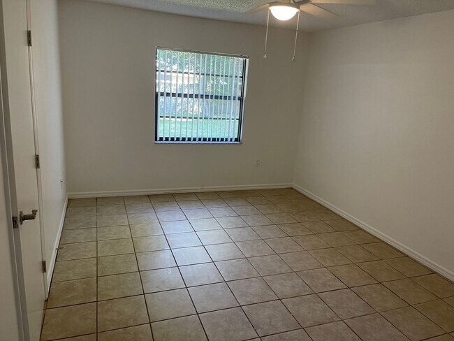 Building Photo - READY TO MOVE INTO 3/2/2 WITH IDEAL LOCATION!!!!