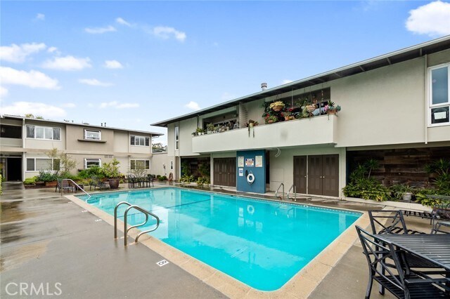 Building Photo - 1720 Westcliff Dr