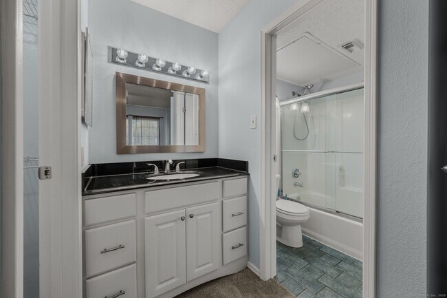 Building Photo - 33 Crown Knoll Ct