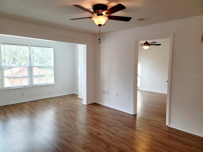 Building Photo - 5475 Vineland Rd
