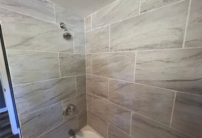 Building Photo - 4 Bedrooms | 2 Bathrooms | Section 8 Friendly