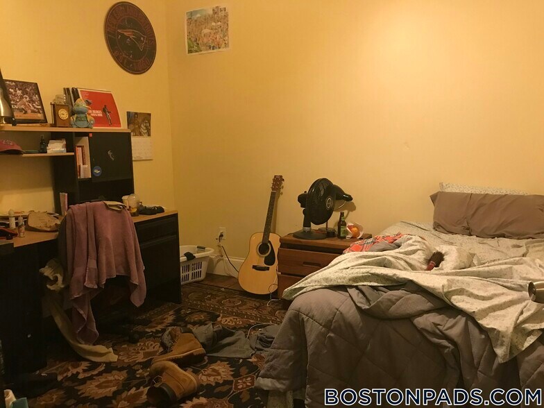 Building Photo - 731 Parker St