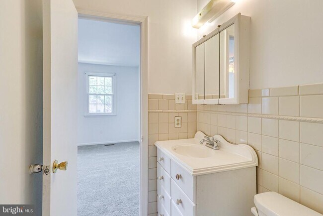 Building Photo - 9911 Whitewater Dr