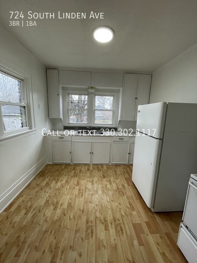 Building Photo - Three bedroom one bathroom apartment for rent