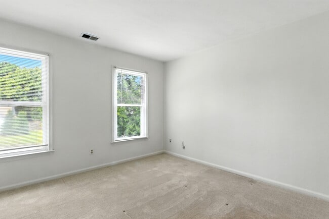 Building Photo - 3077 Silver Maple Dr