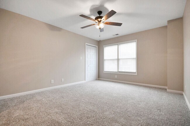 Building Photo - Pet Friendly Three Bedroom!