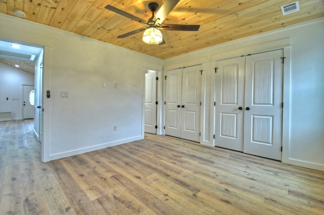Building Photo - 64 Walnut Dr