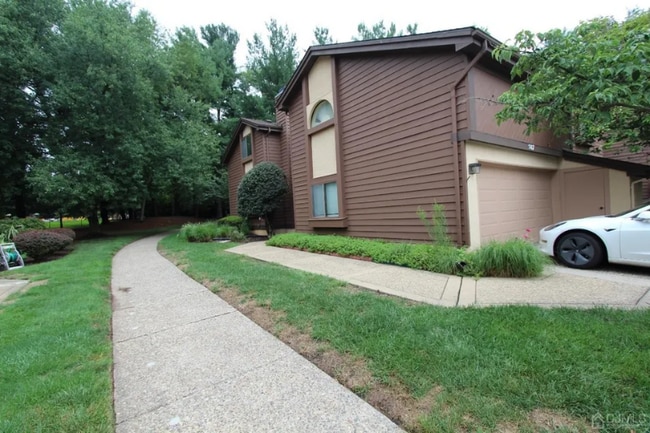 Building Photo - 587 Sayre Dr
