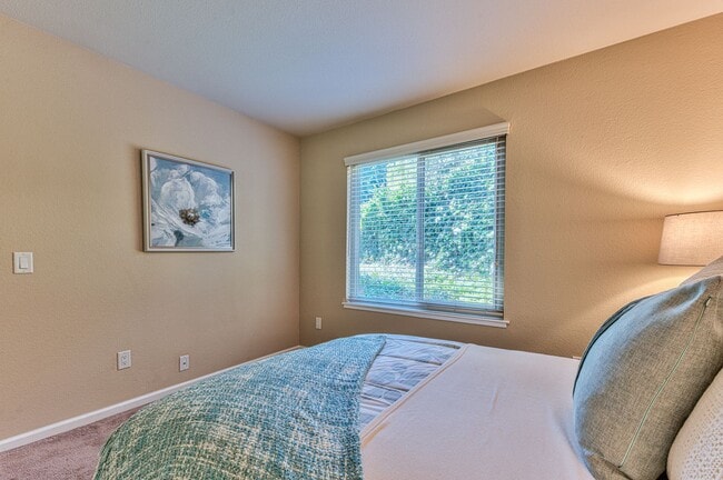 Building Photo - Ground Floor Condo at Footprints on the Bay