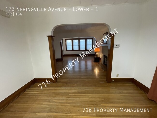 Building Photo - 3 Bedroom apartment located across from UB...