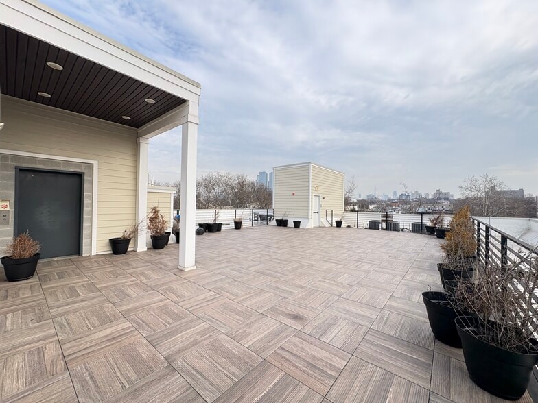 Building Photo - 276 Duncan Ave