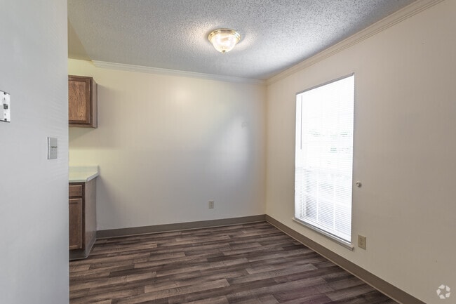 2BR,1BA,-757SF - Landmark Apartments