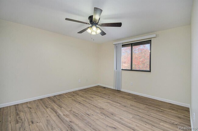 Building Photo - 37313 Clubhouse Dr