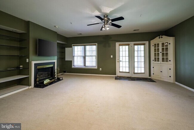 Building Photo - 1156 Regal Oak Dr