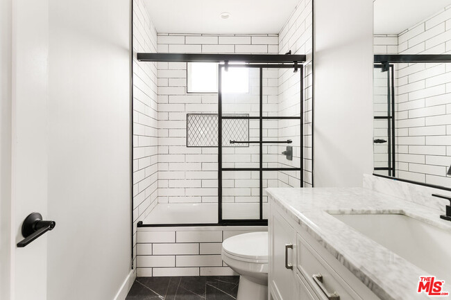 Building Photo - 1307 Tamarind Ave