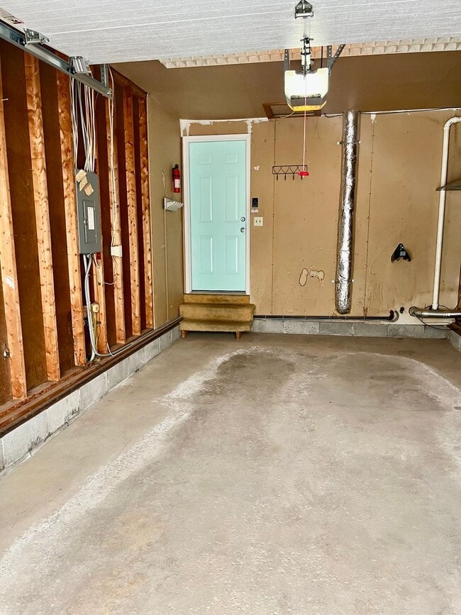 Building Photo - 8430 Fathom Dr