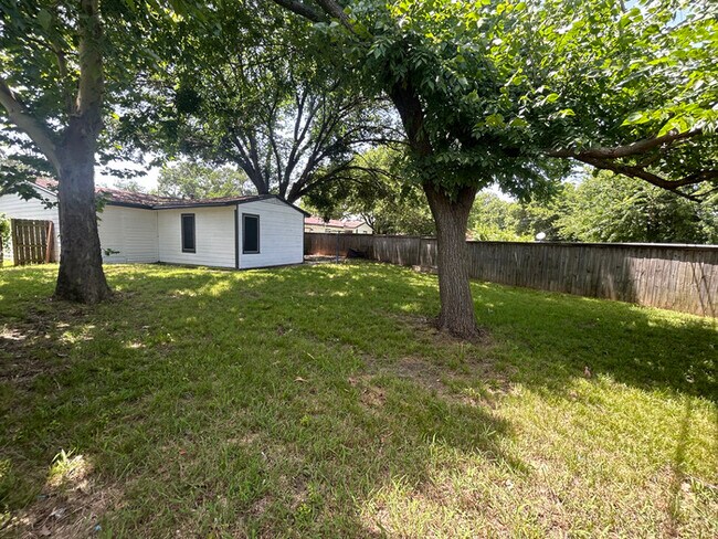 Building Photo - 138 Vandenburg Dr