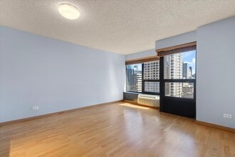 Building Photo - 30 E Huron St