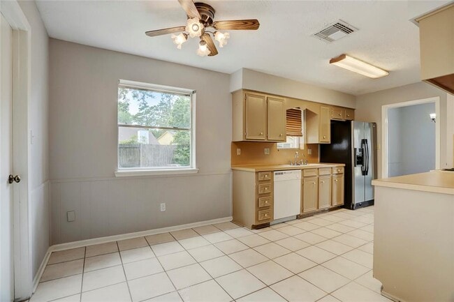 Building Photo - 25703 Pepper Ridge Ln