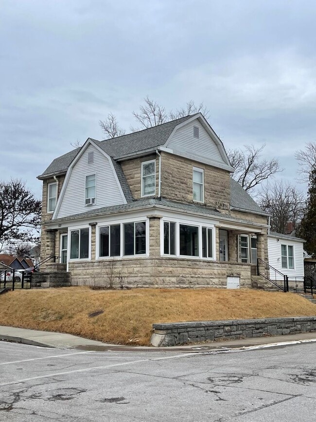 Building Photo - 521 S Grant St