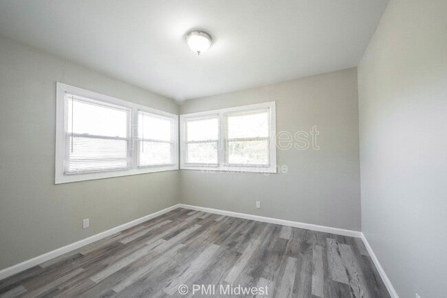 Building Photo - 6276 Eastgate Ave