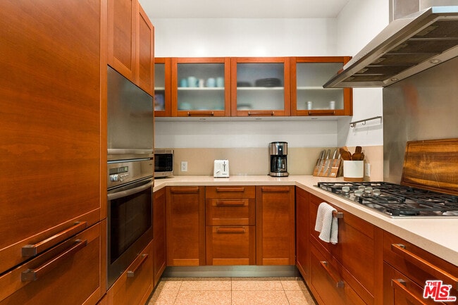 Building Photo - 6065 Scenic Ave