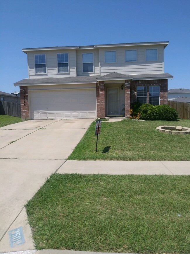 Building Photo - 4Br Home For Rent