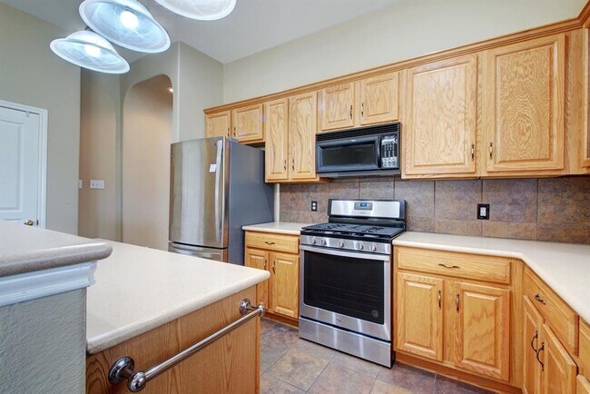 Building Photo - 904 Black Canyon St